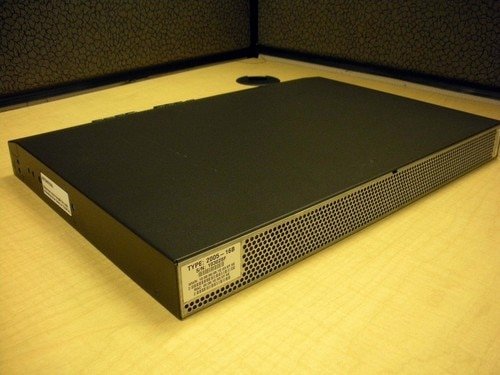 IBM 2005-B16 SAN16B-2 Full Fabric San 16 port 4GB Fibre Channel FC Switch