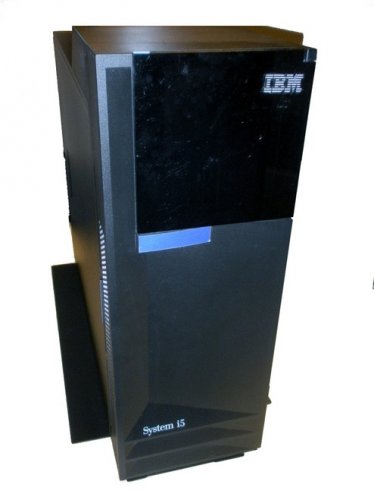 IBM 9406-520 0906 7734 Power5 1.9GHz, 2GB, 2x 141GB, 30GB Tape, OS 7.1