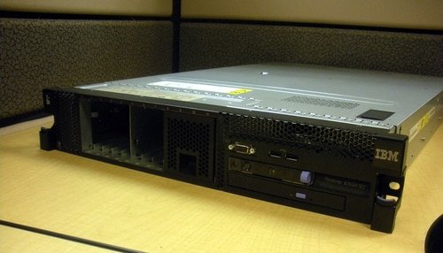 IBM 7947-E3U x3650 M2 Server x5560 2.8GHz 2P 64GB MR10i DVD RPS