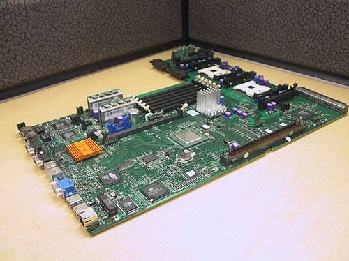 Dell PowerEdge 2650 System Board 533MHz FSB D4921 V4