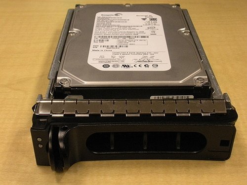 Dell UY042 Seagate ST3750640NS 750GB 7.2K RPM SATA 3Gbps 3.5in Hard Drive