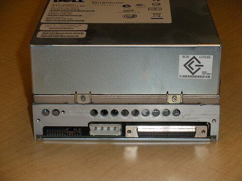 Dell PowerVault Ultrium LTO1 100 200GB Internal SCSI Tape Drive STU42001LW P7818