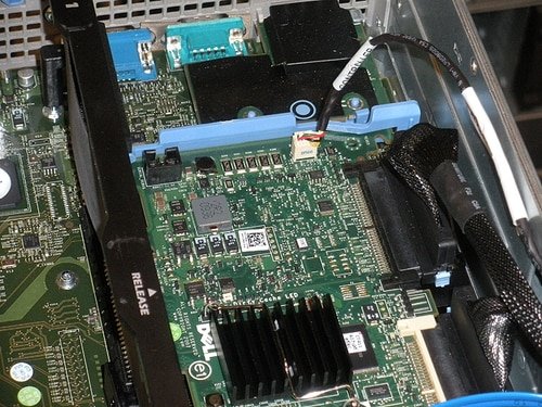 Dell PowerEdge R710 Server 2x 2.4GHz Quad-Core E5620 32GB 6x 300GB